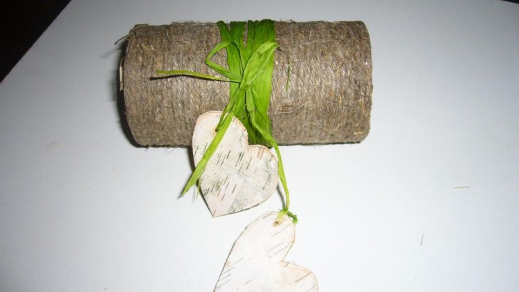Поделки из картонных трубочек: держатель для ковриков на стол