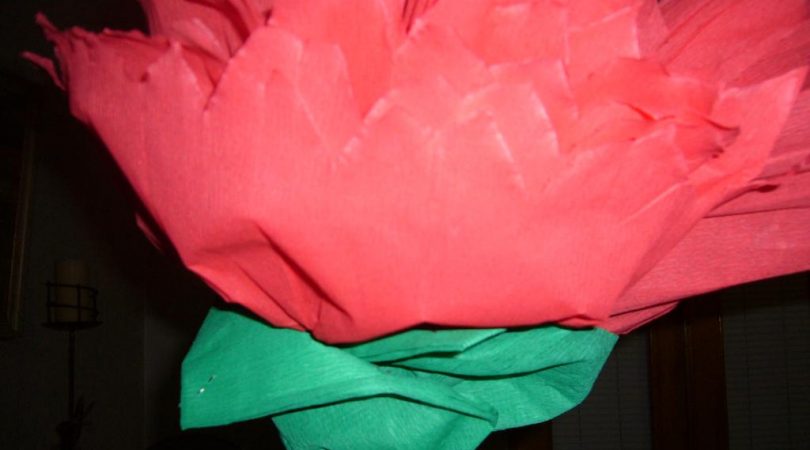 Готовый цветок из гофрированной бумаги