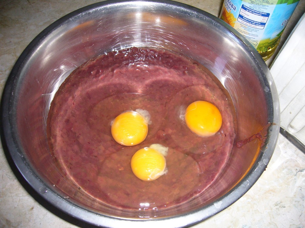 Добавляем яйца