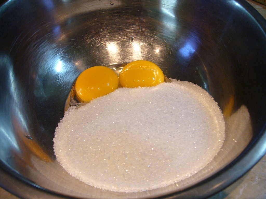 Яйца и сахар