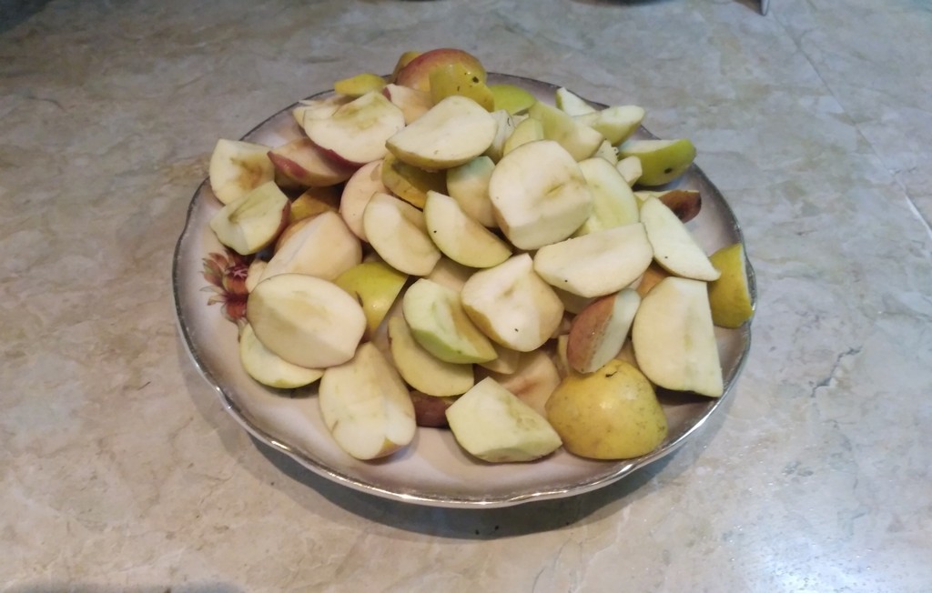Нарежем яблоки
