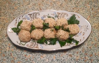 Паштет из куриной печени с яблоком и кунжутом