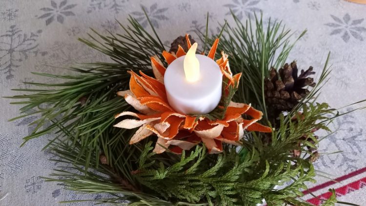 Хризантемы из мандариновой кожуры