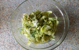 Быстрая закуска — маринованные кабачки